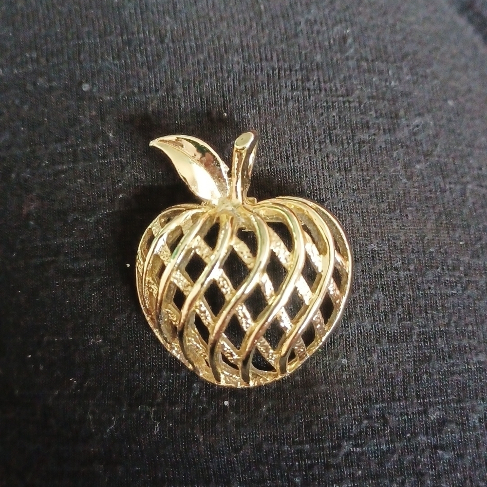 Gerry's Gold Tone Apple Brooch